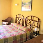Alhambra Hotel 2*