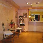 Alhambra Hotel 2*