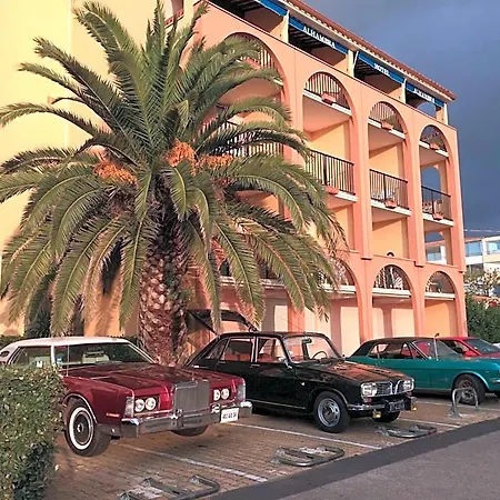 Alhambra فندق آجد
